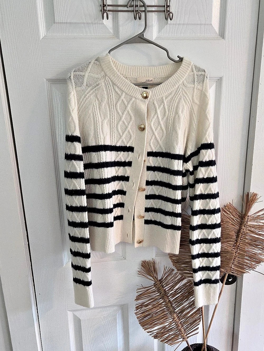 Universal Thread Cream & Black XL
